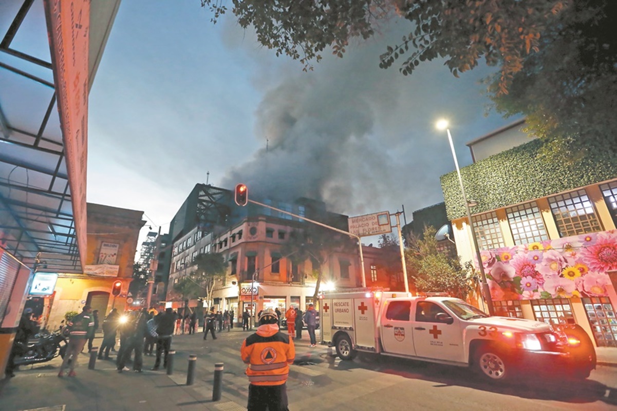 Incendio deja sin servicio a 6 líneas del Metro