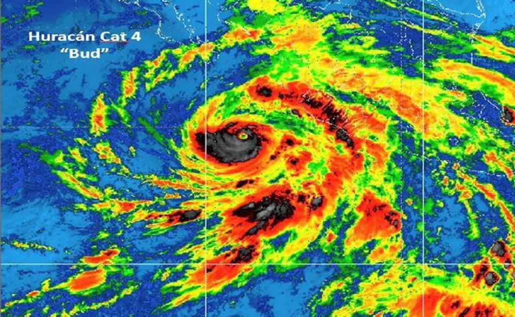 Huracán "Bud" se intensifica a categoría 4 y amenaza a 6 estados