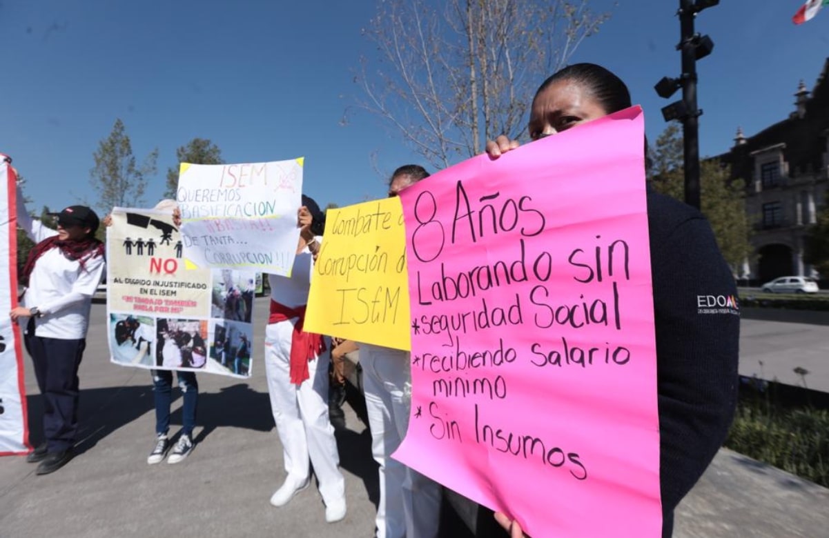 Enfermeras y médicos de Toluca se manifiestan para exigir basificación