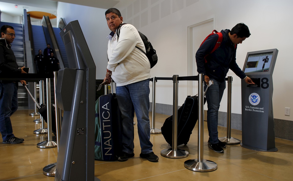 ¿Cuánto cuesta el shuttle del Cross Border Xpress a Anaheim?
