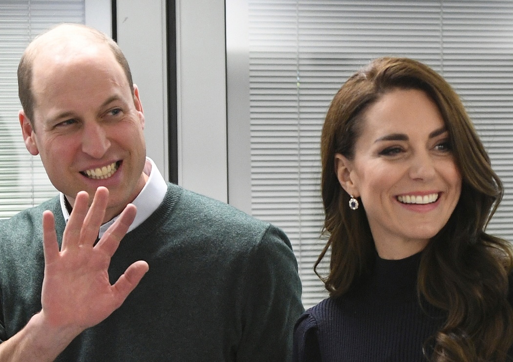El príncipe William y Kate Middleton, los más sonrientes en su primer evento público desde los ataques de Harry
