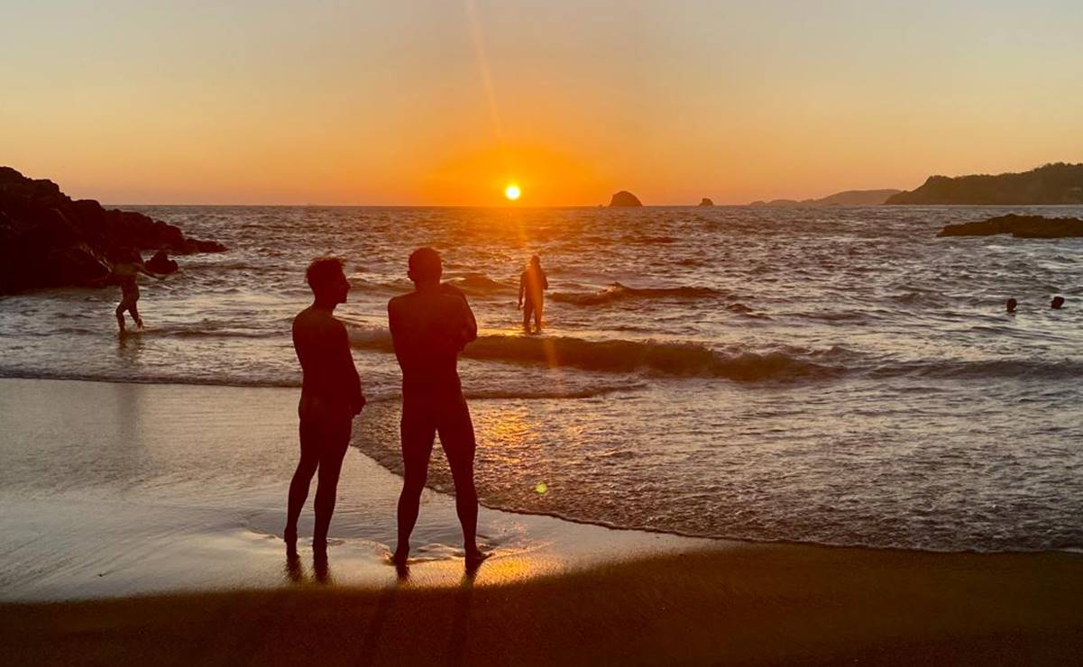 Por caminar tomados de la mano y darse un beso, golpean a pareja gay en Zipolite, playa nudista en Oaxaca