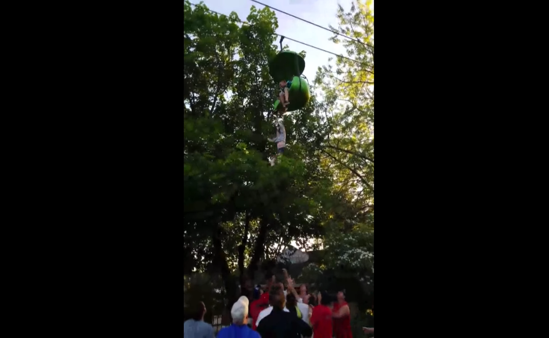 Adolescente cae de juego mecánico en Six Flags de NY