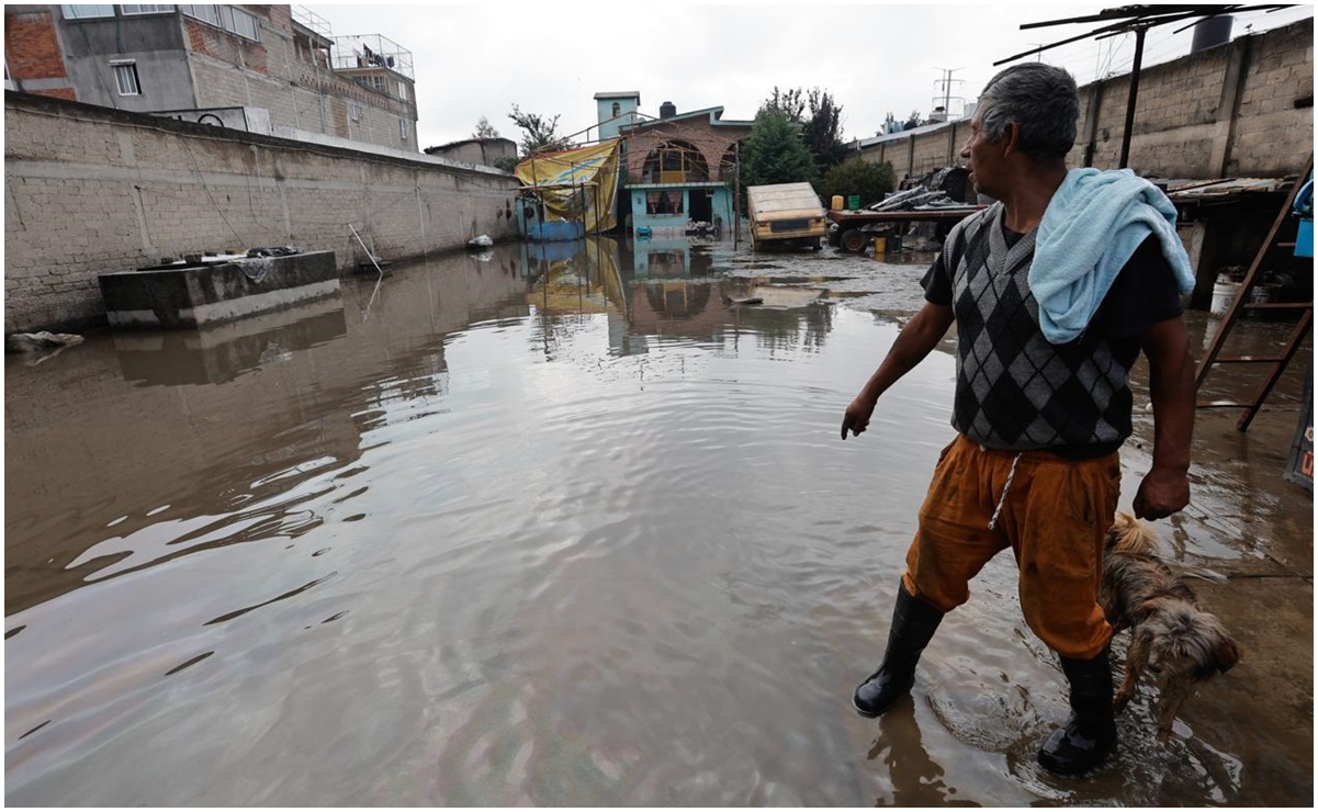 “No es nada nuevo, nos llega el agua por todos lados”, declaran vecinos de San Mateo Atenco tras lluvias