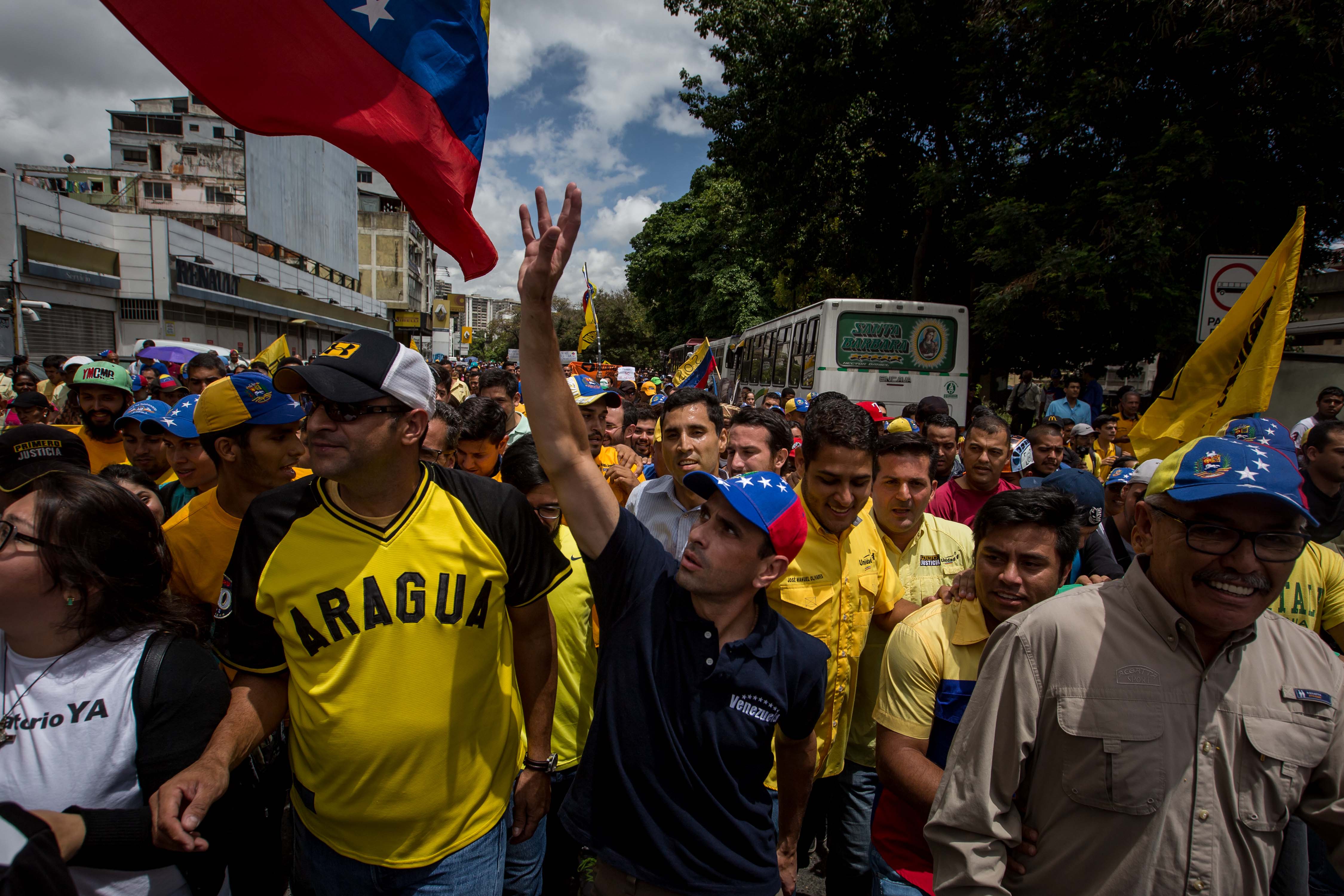 Entregan solicitud para acelerar revocatorio contra Maduro