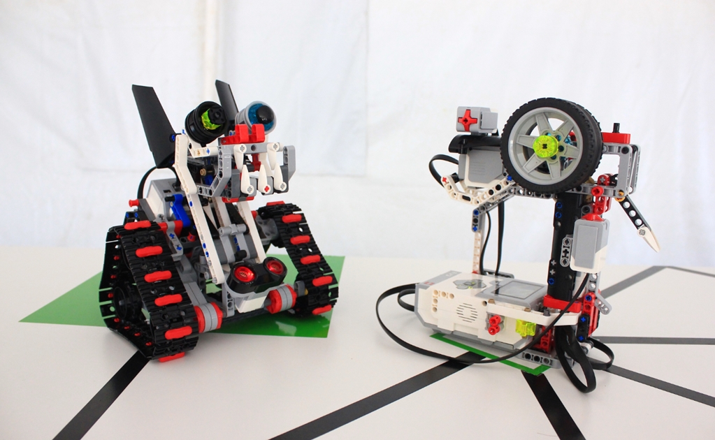 Construyen en el IPN robots con piezas de plástico