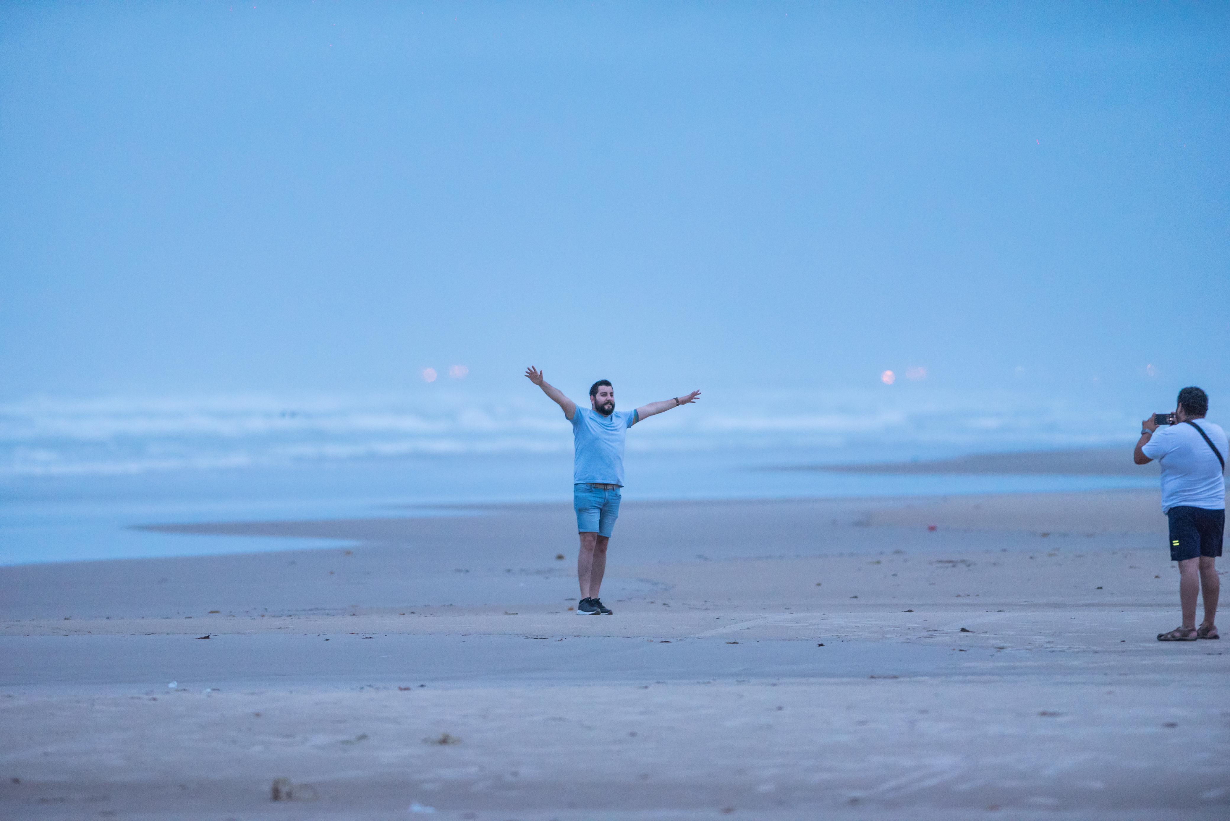 Tamaulipas: familias acuden a la playa Miramar a unas horas de la llegada de la Tormenta Tropical “Alberto”