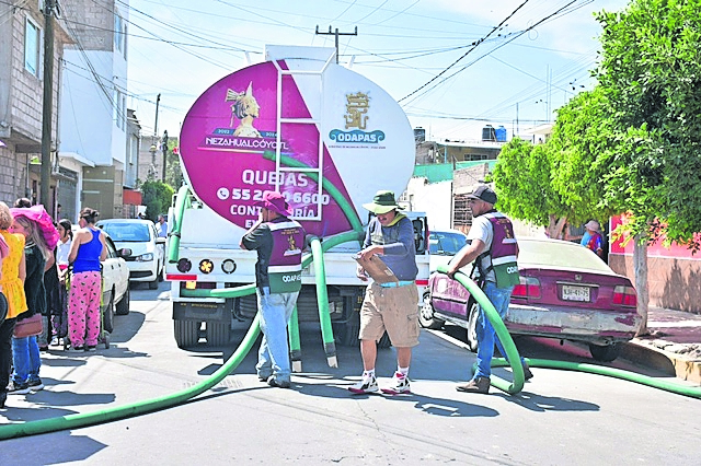 Sustitución de tuberías para en Neza, acusan obra inconclusa