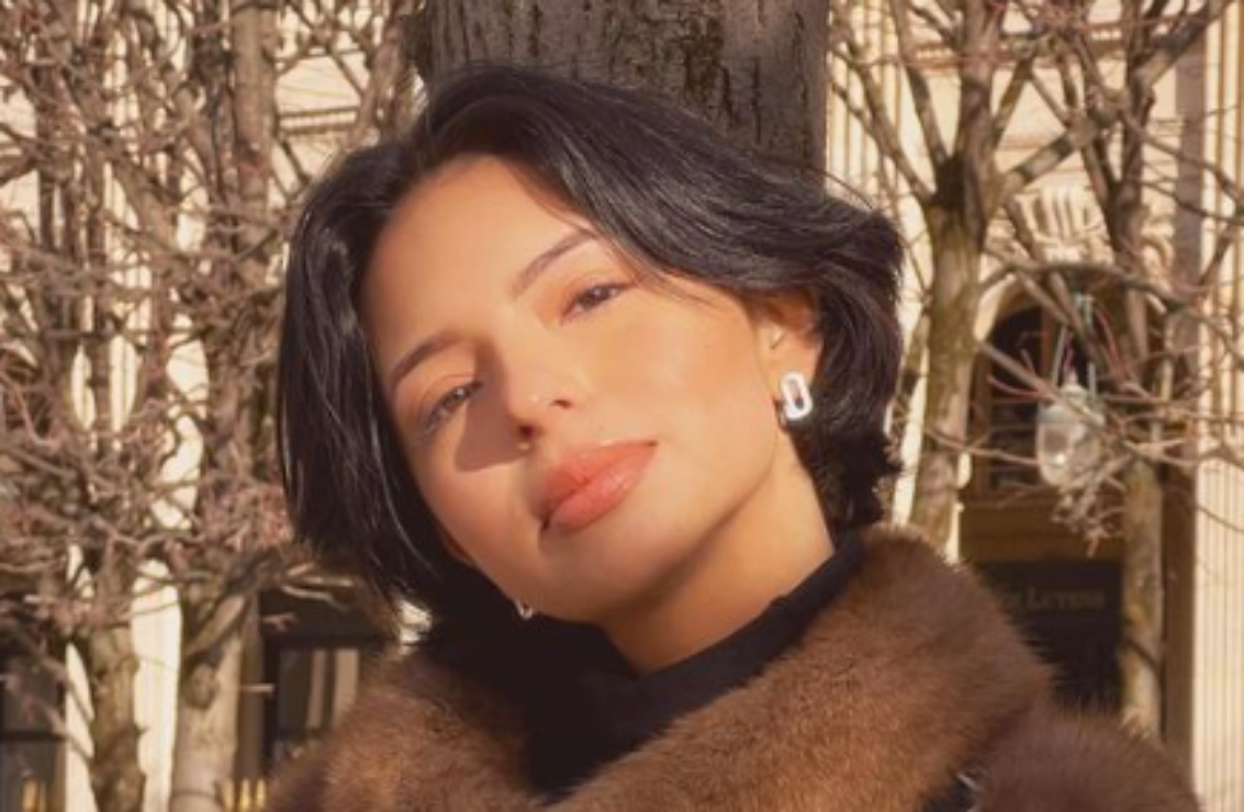 Ángela Aguilar deslumbra en París con un elegante body de transparencias Givenchy