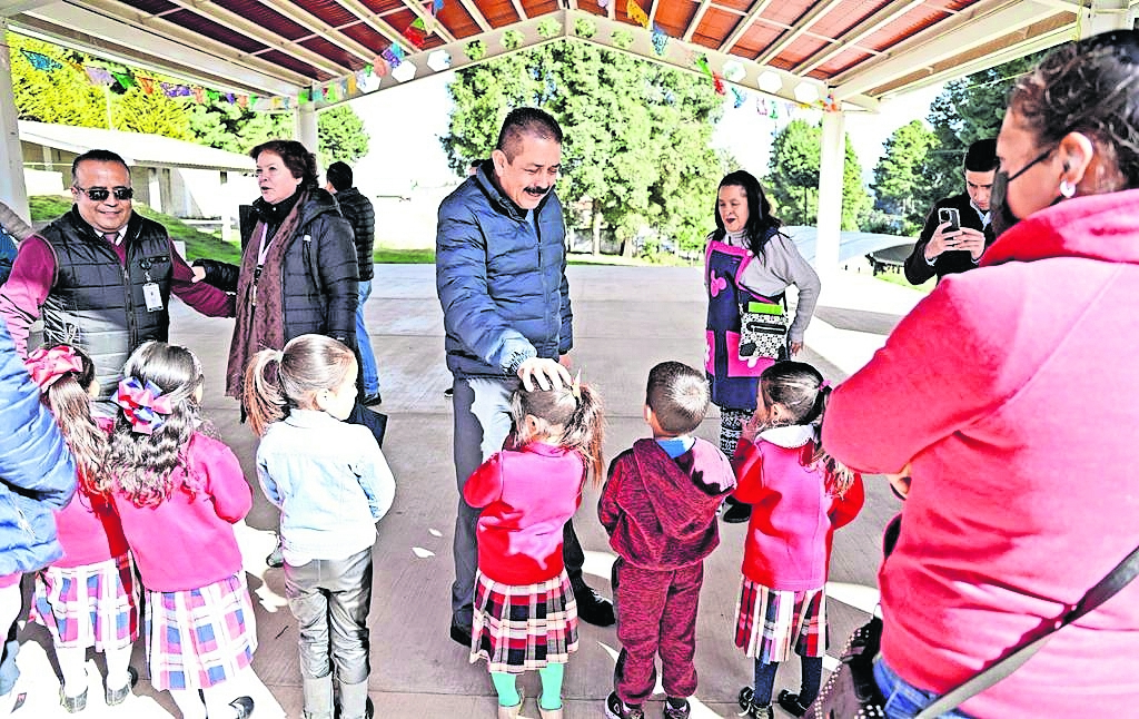 Dan  atención sicológica a niños de Texcaltitlán