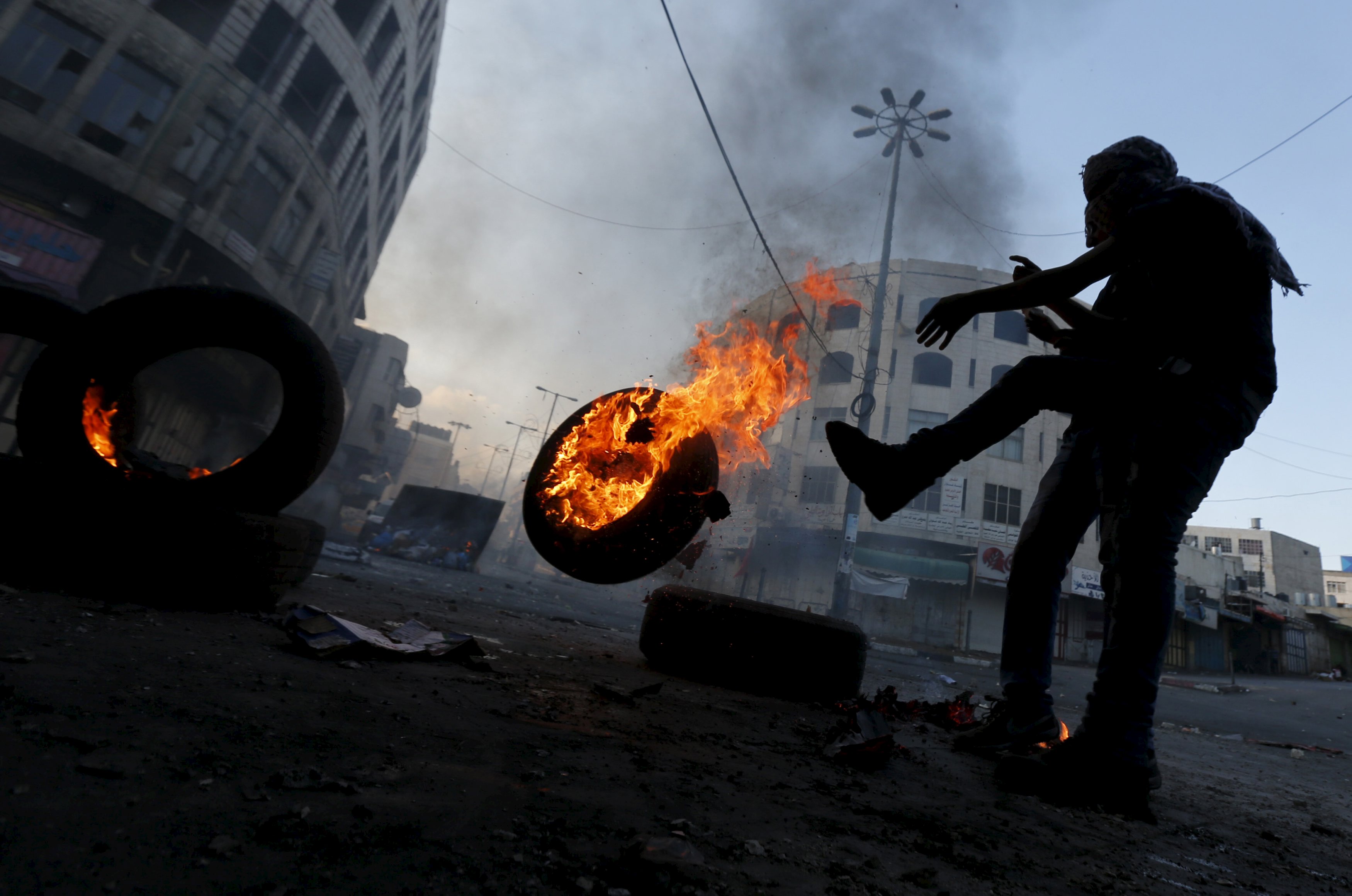 Ola de violencia entre israelíes y palestinos suma 80 muertos