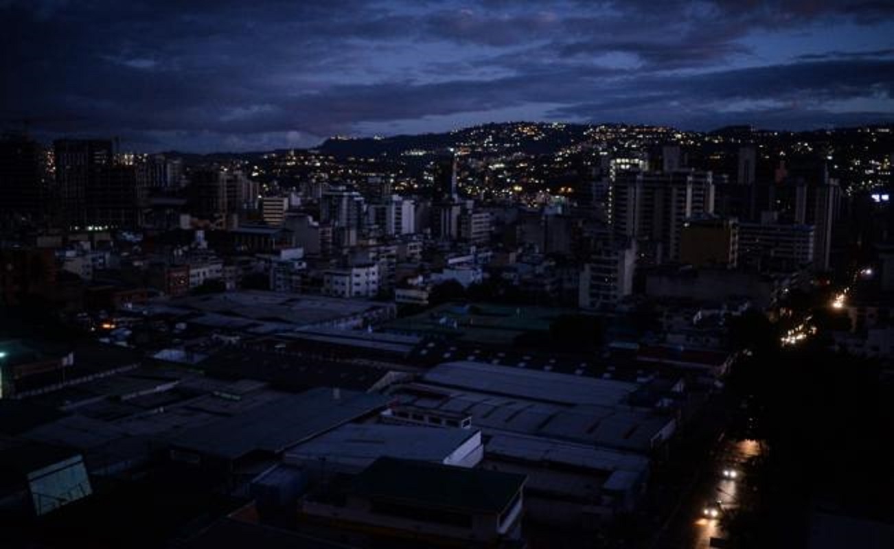 Apagón afecta zonas de Caracas y paraliza estaciones del Metro