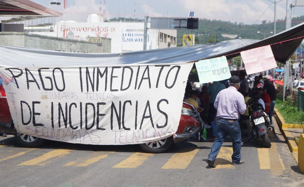 SNTE rompe diálogo y escala protestas en Oaxaca; bloquea Congreso local, terminal de autobuses y comercios