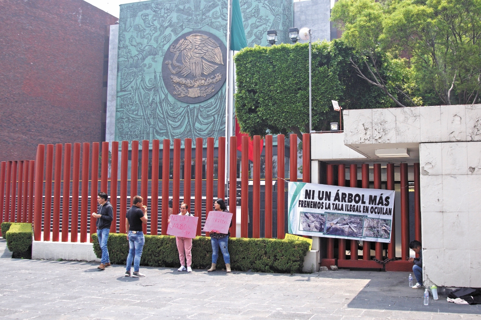 Bloqueo y marcha ponen a temblar la Cámara Baja 