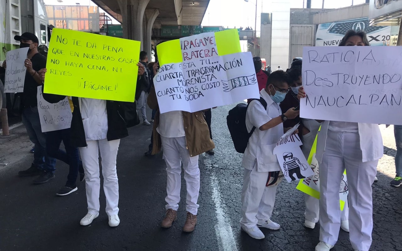 “Llevamos seis quincenas sin cobrar": personal médico y bomberos bloquean Periférico Norte 