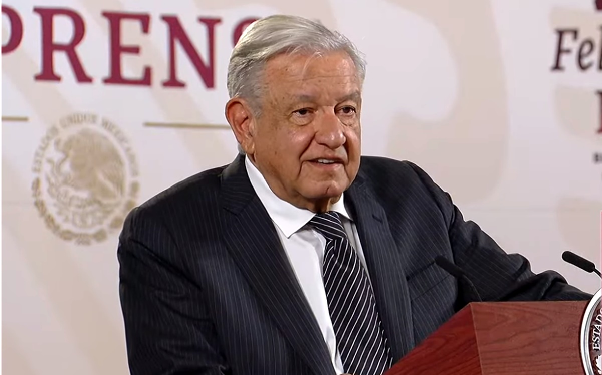 AMLO anuncia aumento salarial del 10% en promedio para maestros