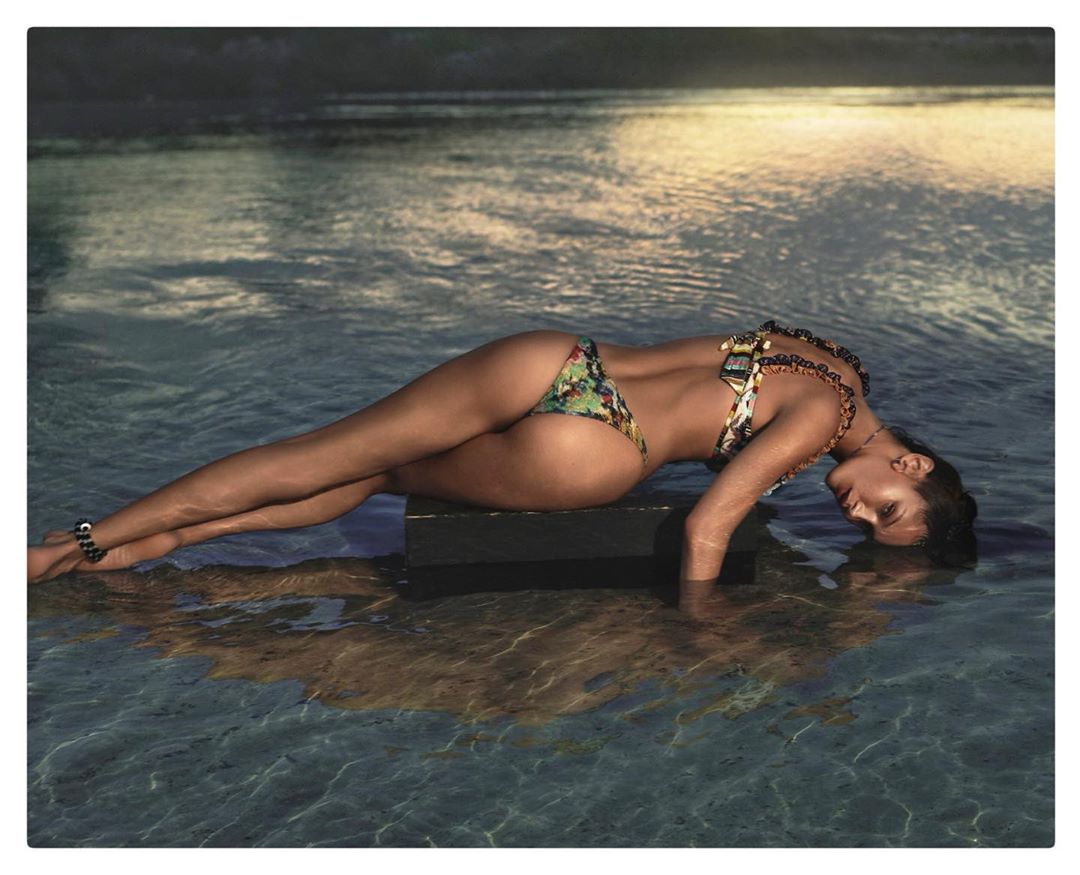 Bella Hadid presume cuerpazo en bikini