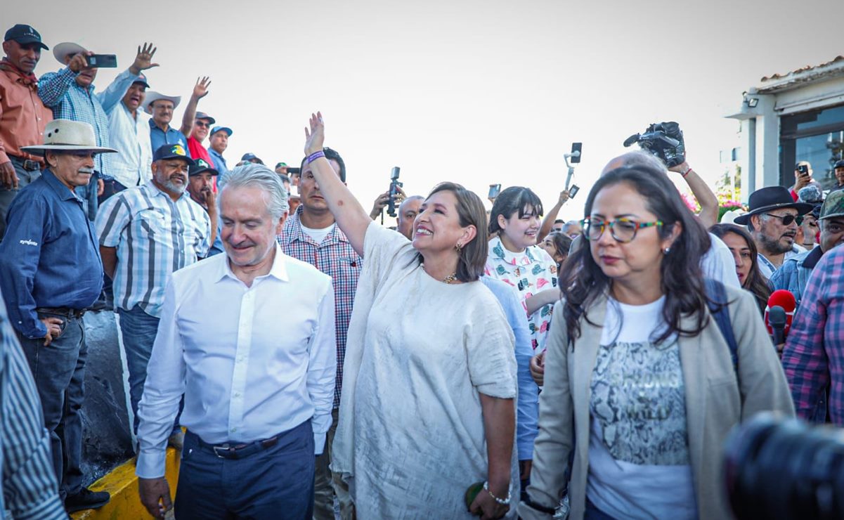 Xóchitl Gálvez dialoga con productores de maíz que mantienen tomadas casetas en Sinaloa