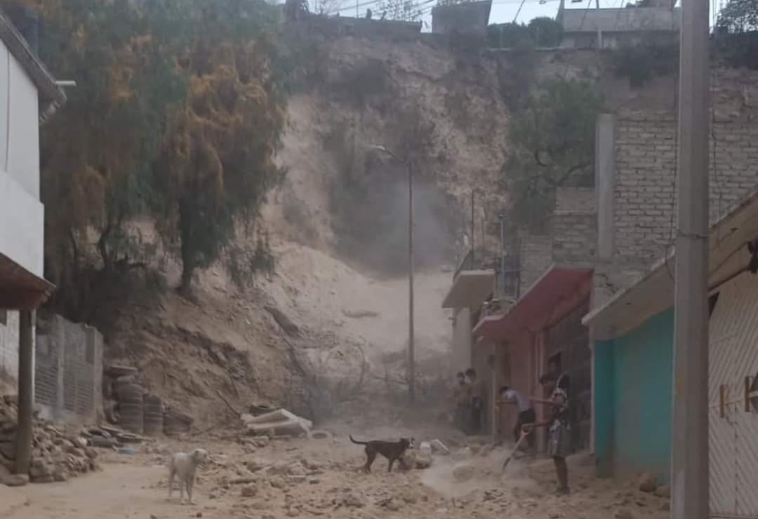 Edomex: deslave en Sierra de Guadalupe sepulta una casa y una camioneta