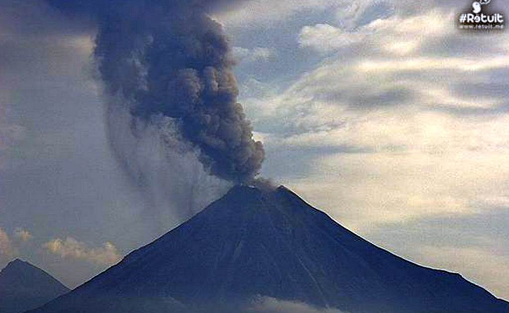 Volcán de Colima registra exhalación de mil 500 metros