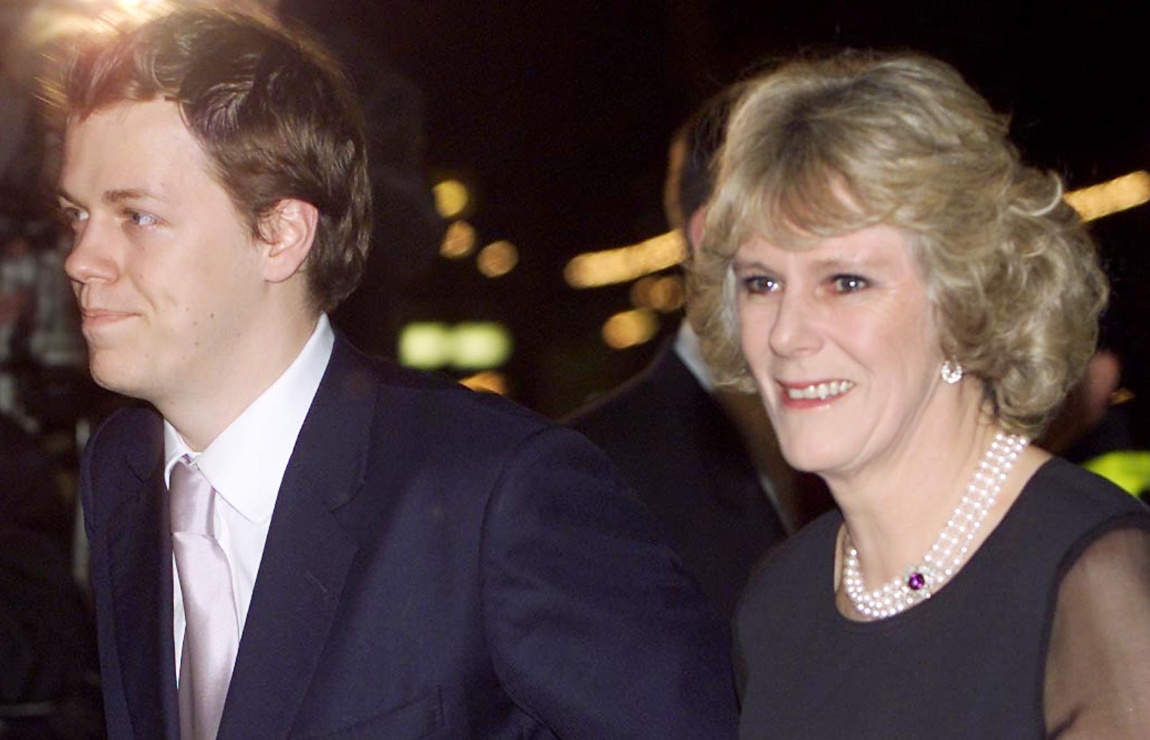 Tom Parker defiende a la reina Camila, su mamá, de los dardos del príncipe Harry, "Se casó por amor"