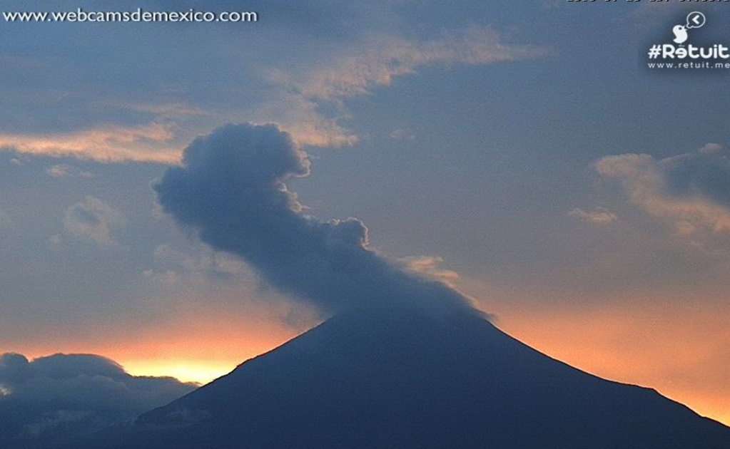 Volcán de colima emite exhalación de 1.5 kilómetros