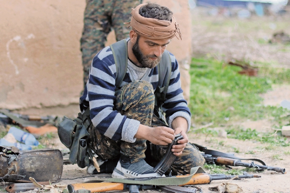Kurdos reanudan ataque a yihadistas