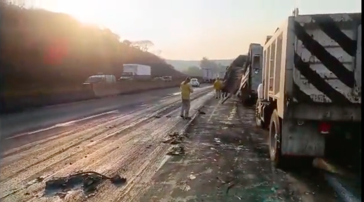 Continúa cierre intermitente en la autopista México-Querétaro 