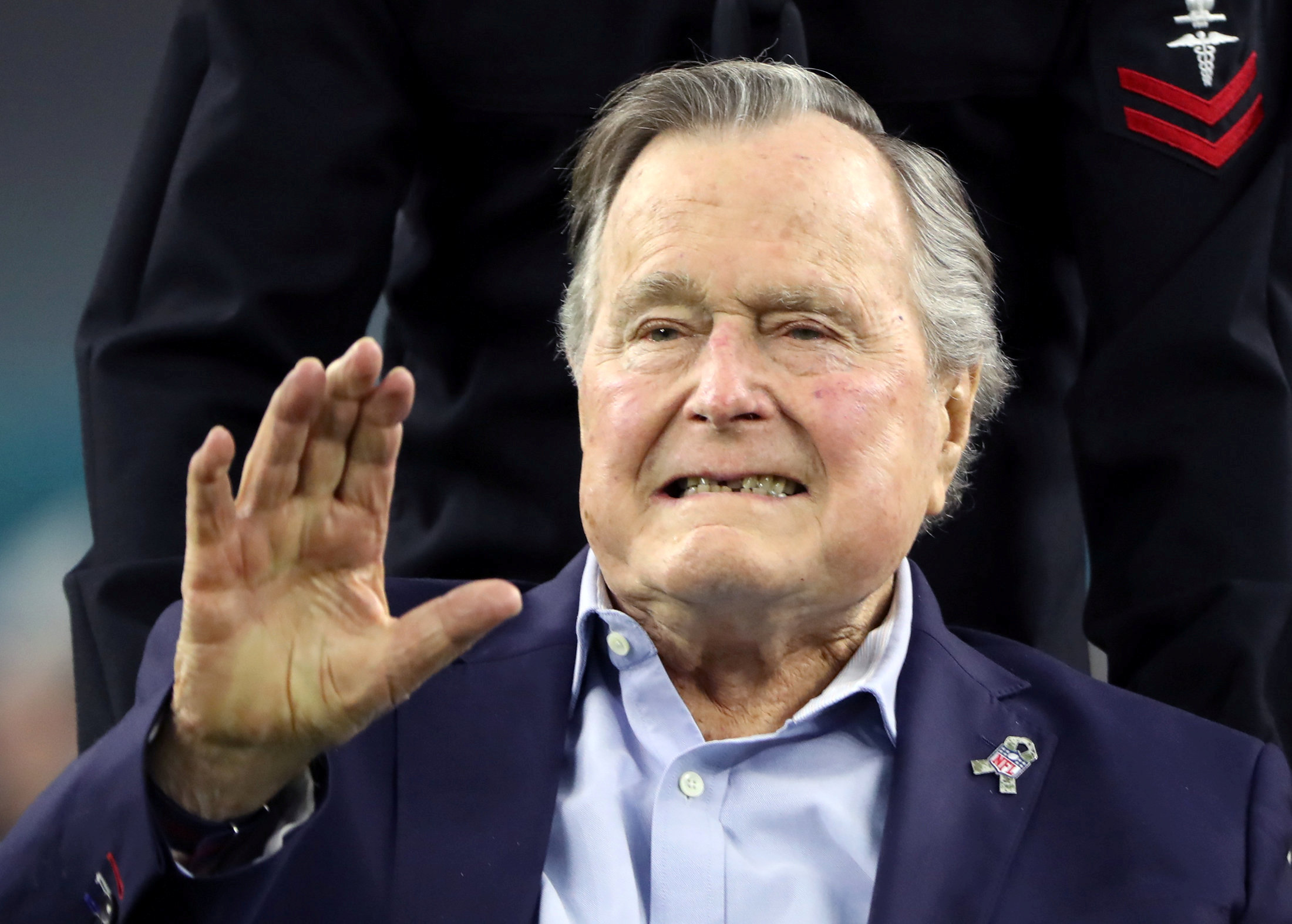 George Bush padre sale del hospital tras sufrir leve neumonía