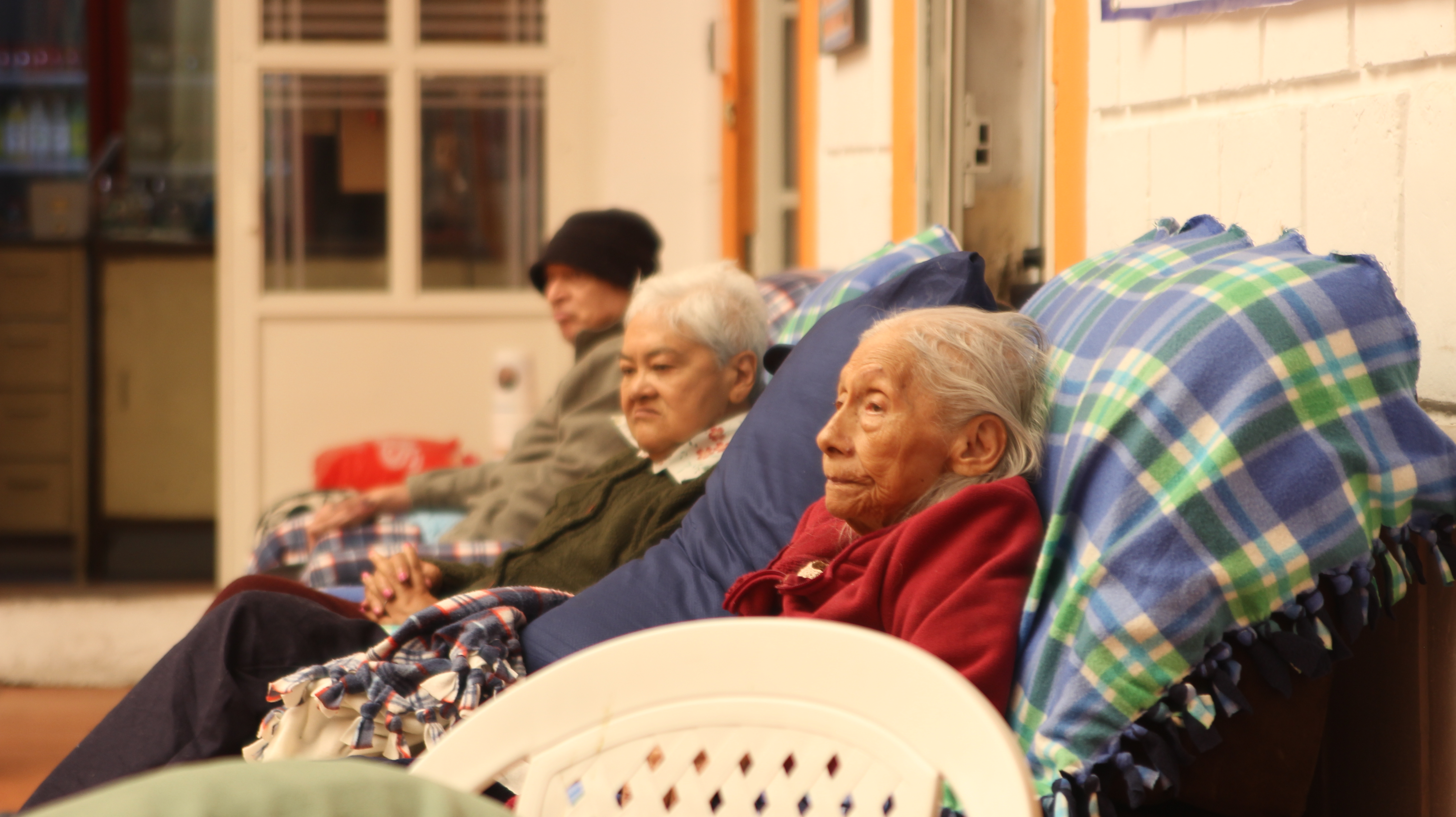 Soledad en adultos mayores genera altibajos en su estado de salud | El ...