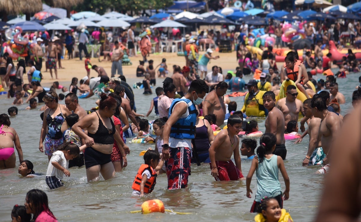 Miles llegan a Acapulco “a sacudirse el estrés”