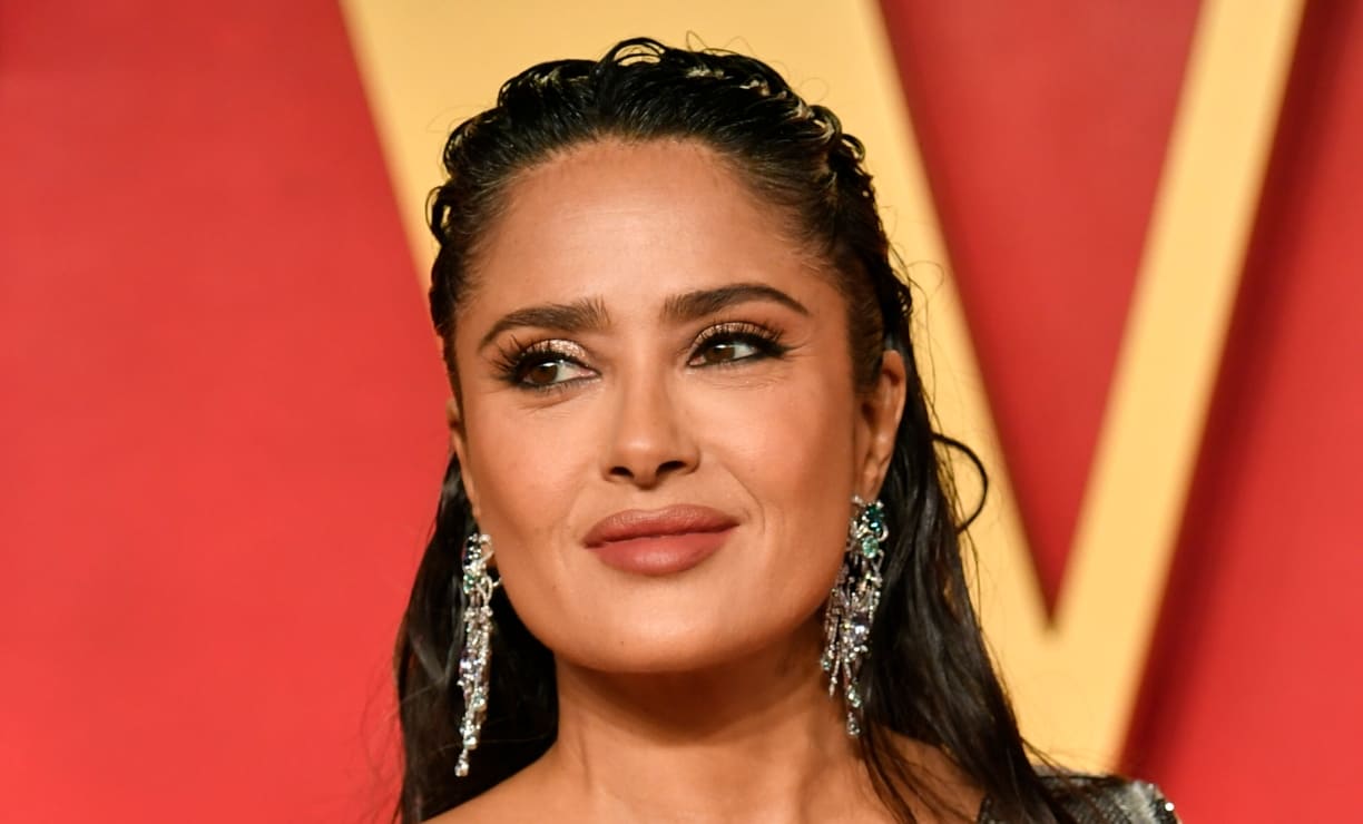 Salma Hayek, en bikini negro, fotografiada por su hija Valentina Paloma