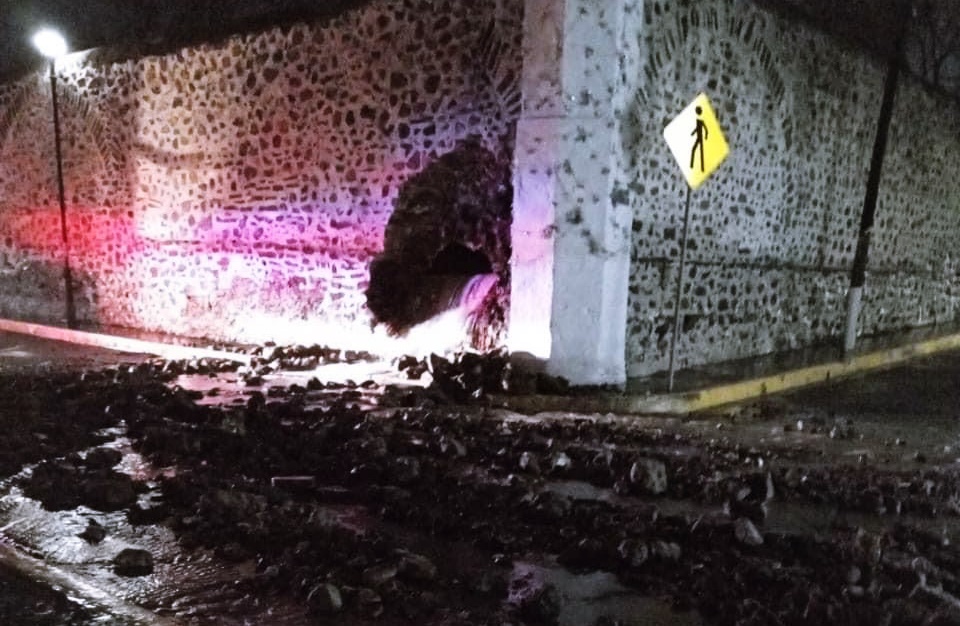 Lluvias derriban parte de la barda del Museo Nacional del Virreinato en Tepotzotlán; cierran calles por seguridad