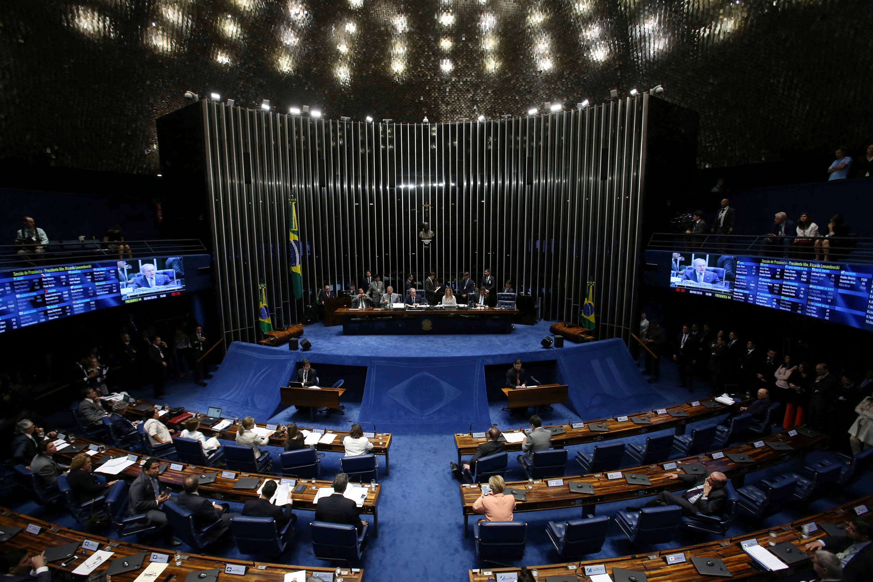 Rechazan suspender juicio a Rousseff por sospechas contra Temer