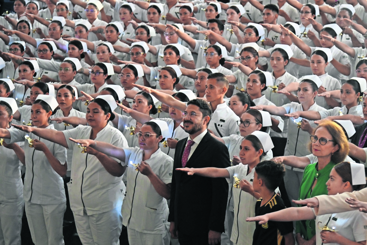 Egresan 251 alumnos de la Universidad de la Salud