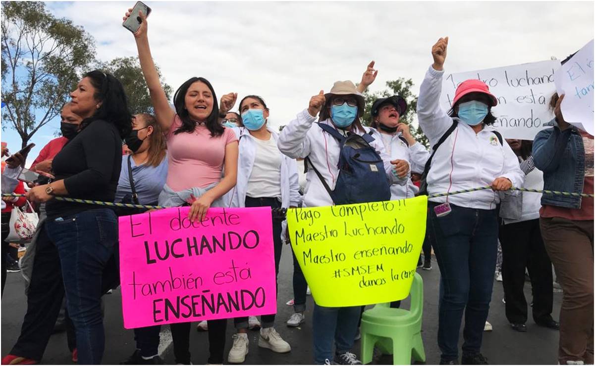 Automovilistas enojados, afectaciones al Mexibús y otros transportes por bloqueo de maestros en Edomex 