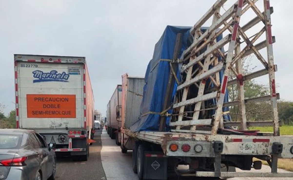 Caos vehicular en la carretera Mérida-Campeche