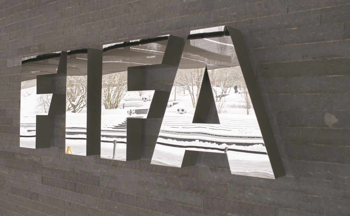 En 10 años de fichajes se pagaron más de 48 mil millones de dólares, revela informe de la FIFA