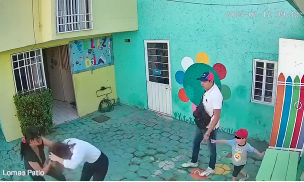 Maestra de kínder agredida en Cuautitlán Izcalli revela que la quemadura en niño pudo ser por fricción de la resbaladilla