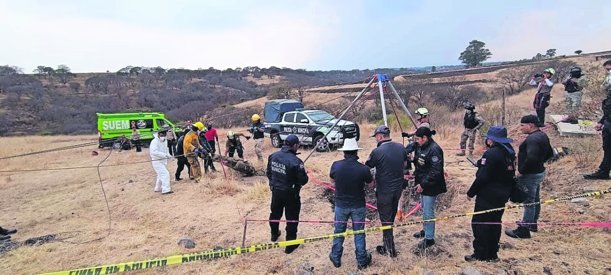 Detienen a 9 policías por fosa clandestina