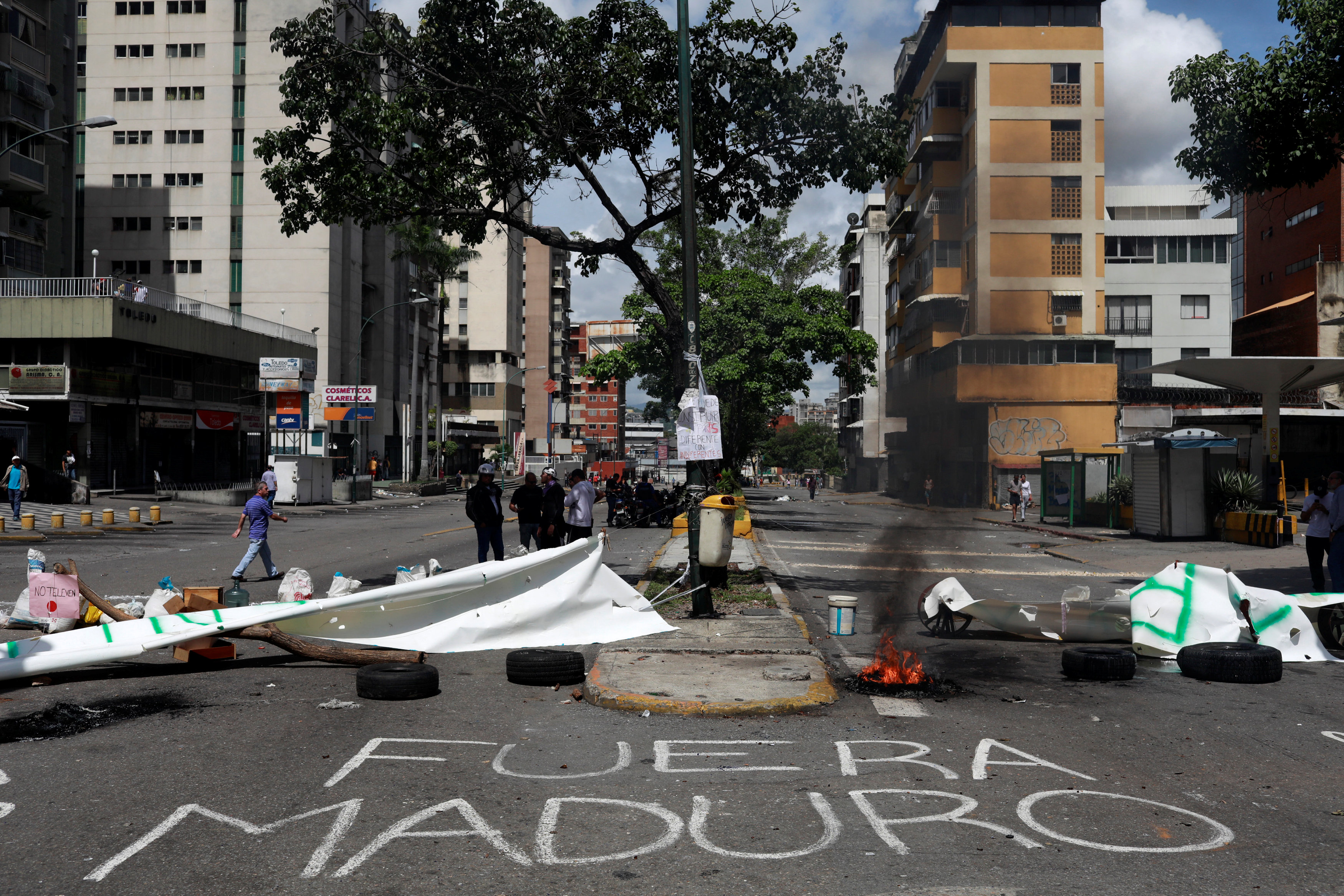 Oposición frena a Venezuela con paro de 24 horas contra Maduro
