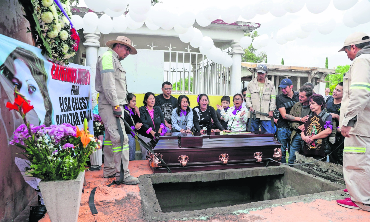  Despiden a Elsa Celeste con porras  y clamor de justicia