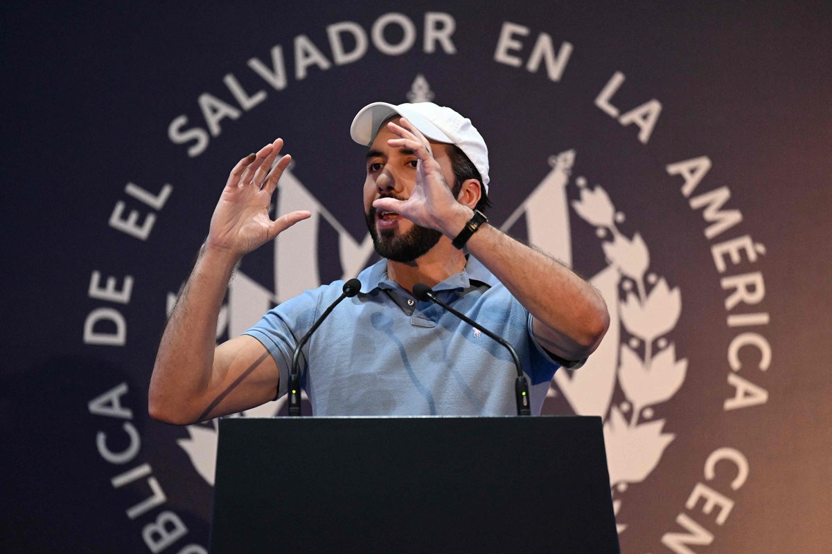 El presidente Bukele llama a salvadoreños a votar para "seguir combatiendo a pandillas", pese a silencio electoral