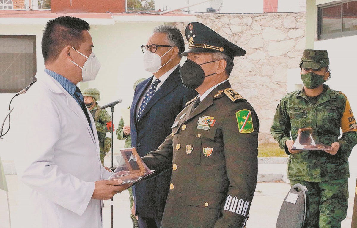 Premian valentía de médicos ante el Covid