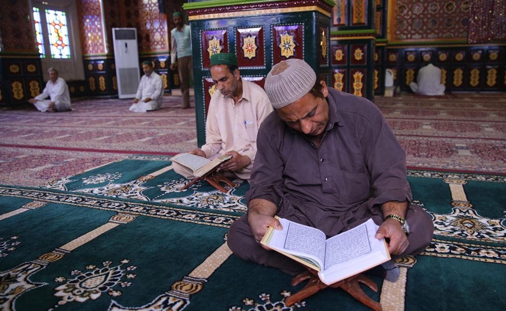 Confiscan libros en mezquitas por "provocar la violencia"
