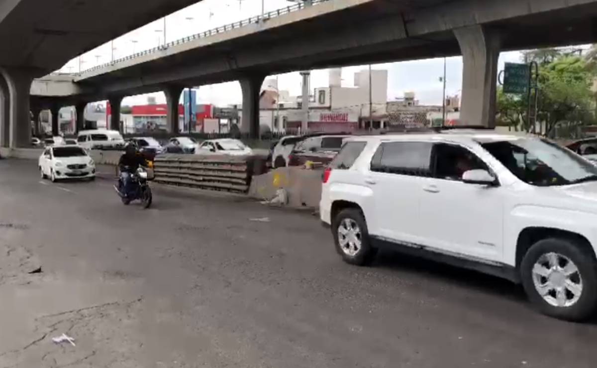 Tras 8 horas de bloqueo, policías repliegan a profesores y liberan circulación en Periférico Norte 