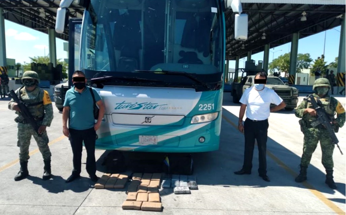 Aseguran 29 kilos de cocaína oculta en autobús de pasajeros en Cruillas, Tamaulipas