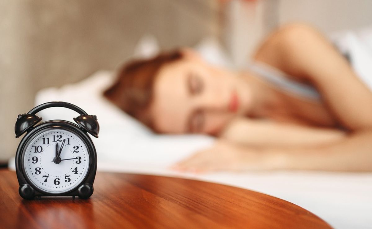 Conoce el horario en el que debes dormir para no envejecer, según la Universidad de Stanford