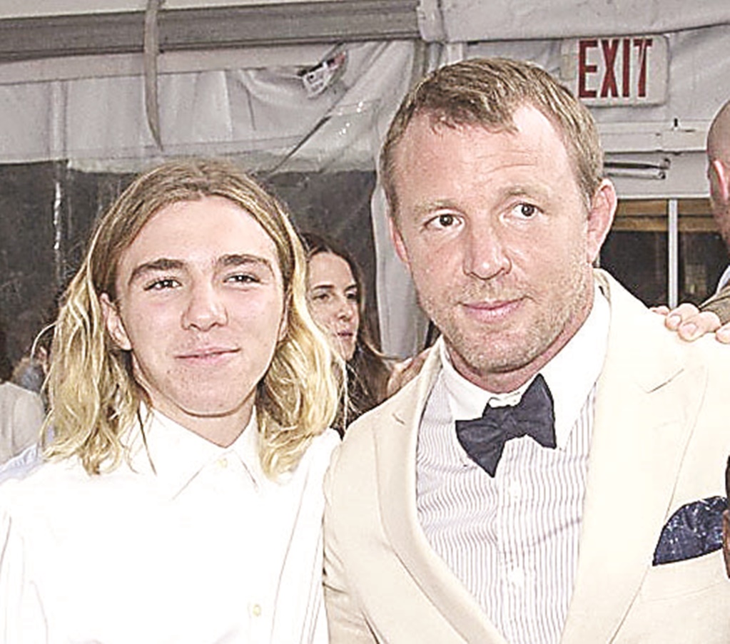 Guy Ritchie alista demanda por su hijo