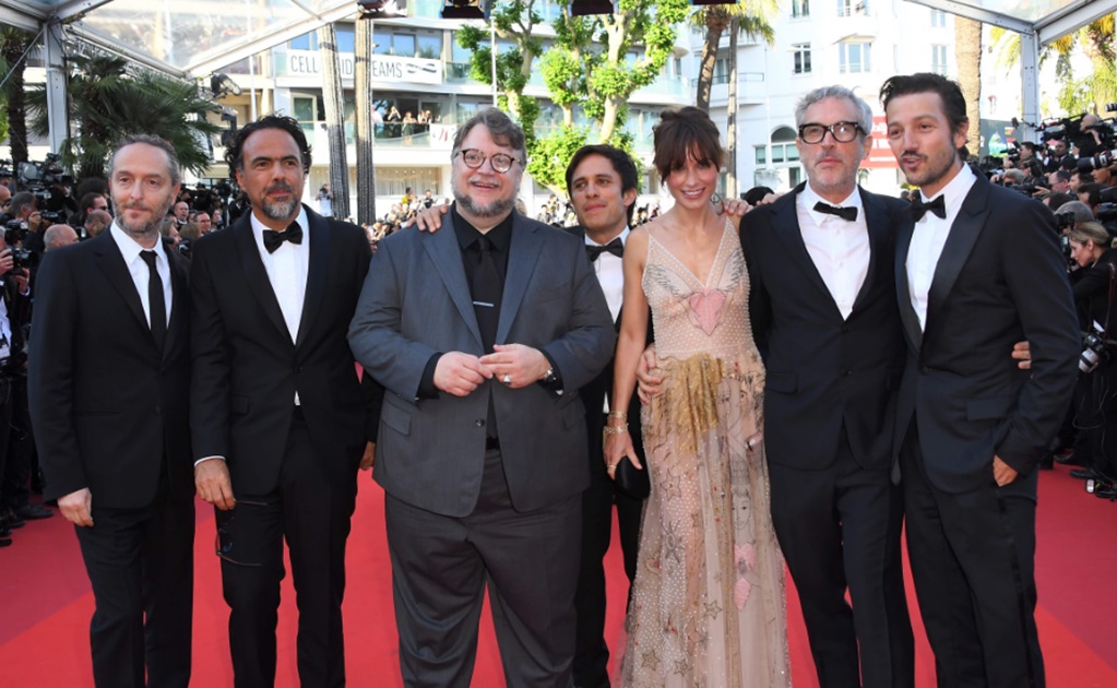 Cuarón, Diego Luna y Gael felicitan a Guillermo del Toro